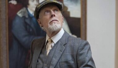 Morre Antony Price, estilista de David Bowie, aos 80 anos - 18/12/2025 - Ilustrada