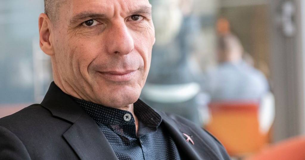 Yanis Varoufakis: “O capitalismo produz crises como produz iPhones”, mas o que veio a seguir é pior