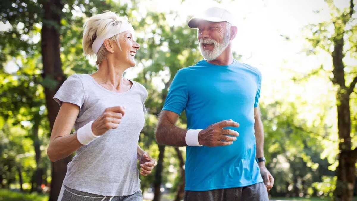 Caminhar é ótimo depois dos 60 anos, mas os especialistas recomendam outro exercício