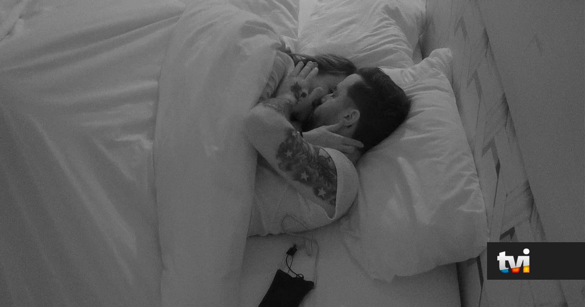 Enquanto a casa fala mal deles, Marisa e Pedro perdem-se de amores na cama - Secret Story