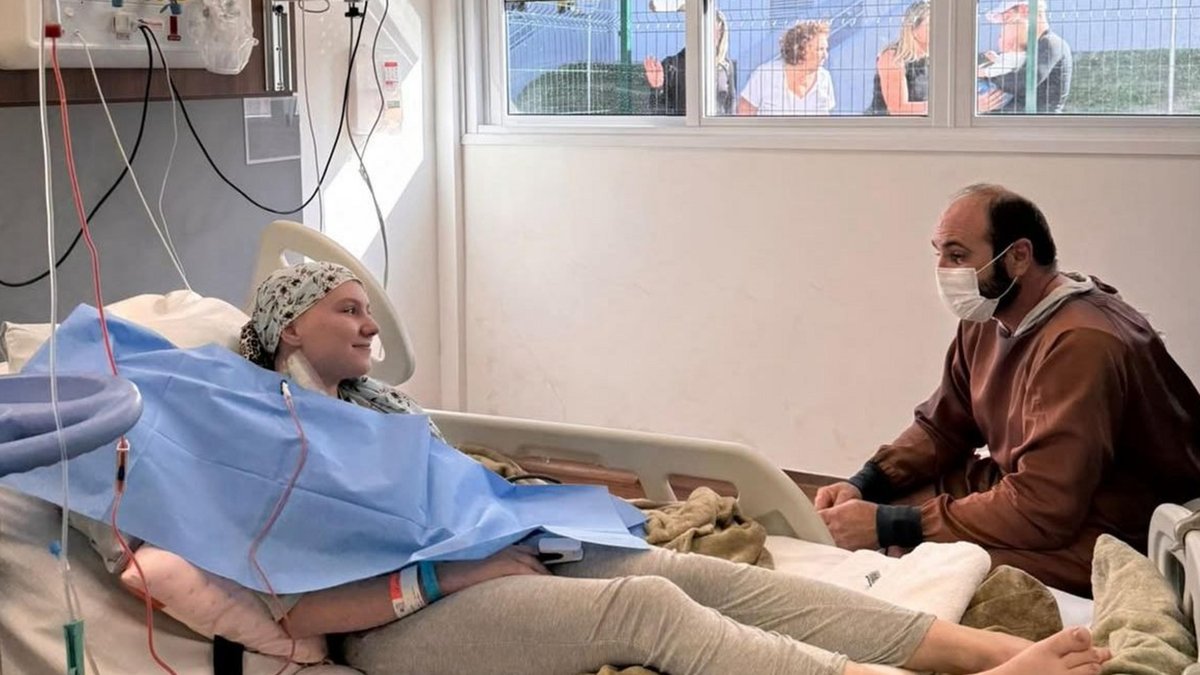 "Lutando com coragem": pai de Isabel Veloso fala sobre estado de saúde da influenciadora