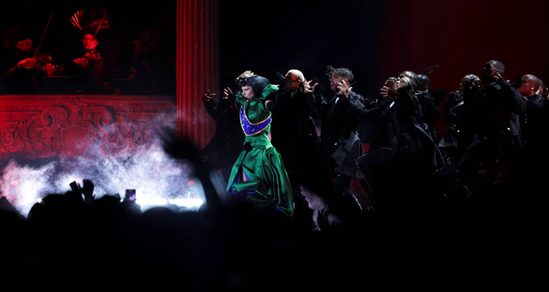 Retrospectiva 2025: Rosalía e Bad Bunny ofuscam anglófonos - 25/12/2025 - Ilustrada