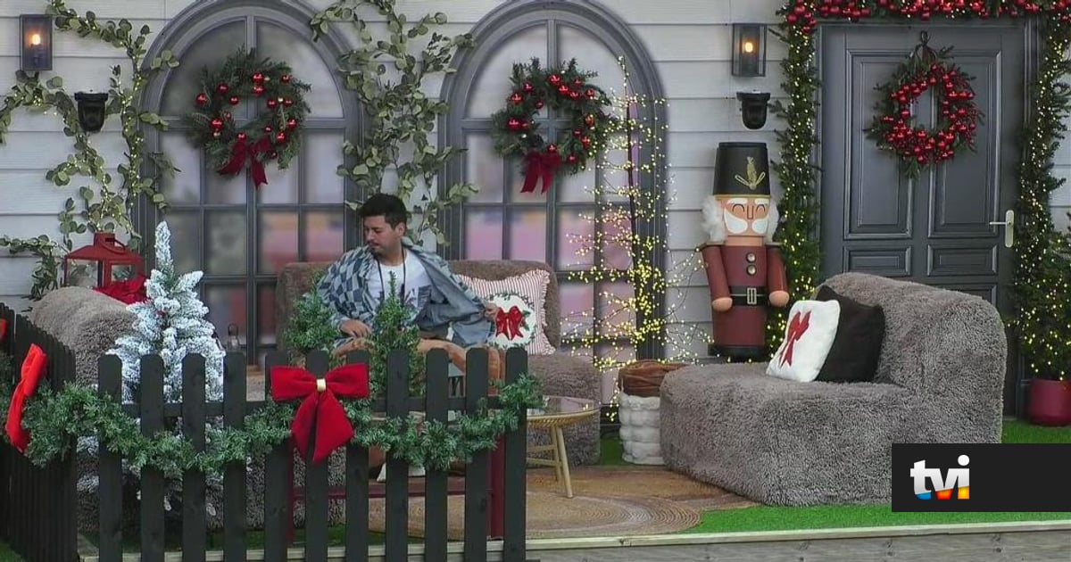 Leandro recusa sentar-se com Pedro e Marisa - Secret Story