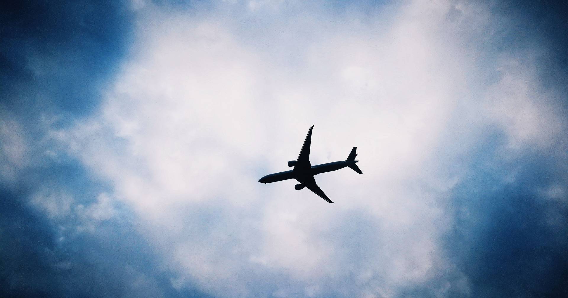 Voo atrasa 12 horas após família tentar transportar mulher morta de Málaga para Londres