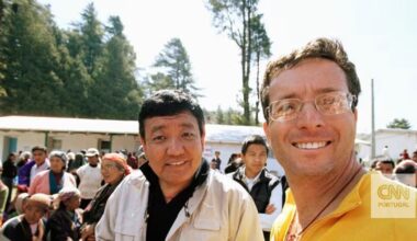 Chamam-lhe o "Deus da visão". O legado não é apenas a recuperação dos doentes, é o exército de médicos que formou