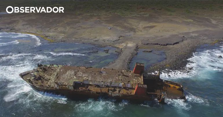 Aldeia cabo-verdiana convive com navio naufragado – Observador