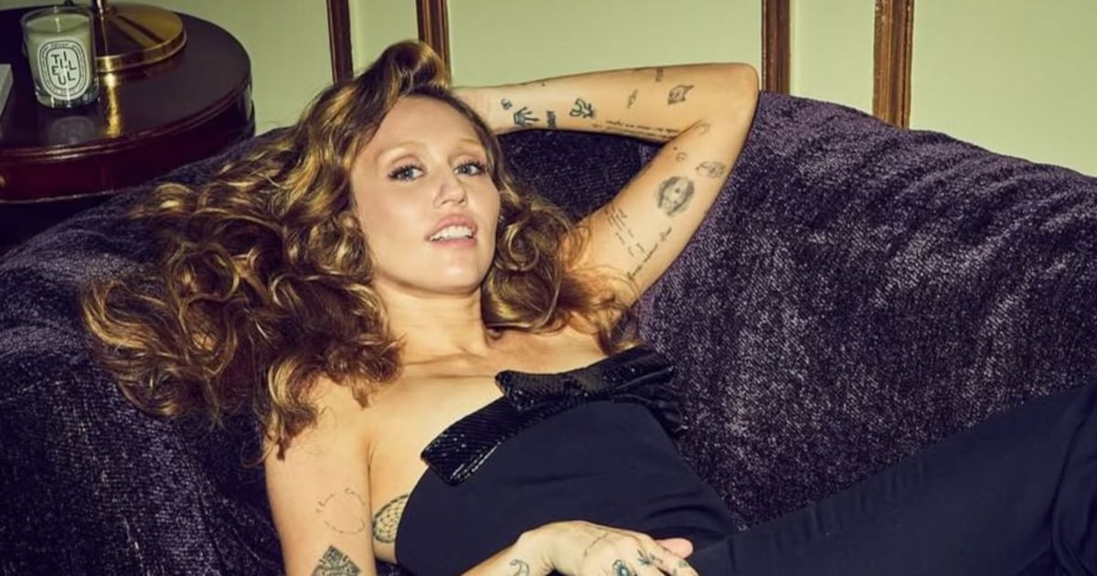 Mulher que afirma ser mãe de Miley Cyrus tentou entregá-la a Julia Roberts e Ozzy Osbourne – R7 Entretenimento