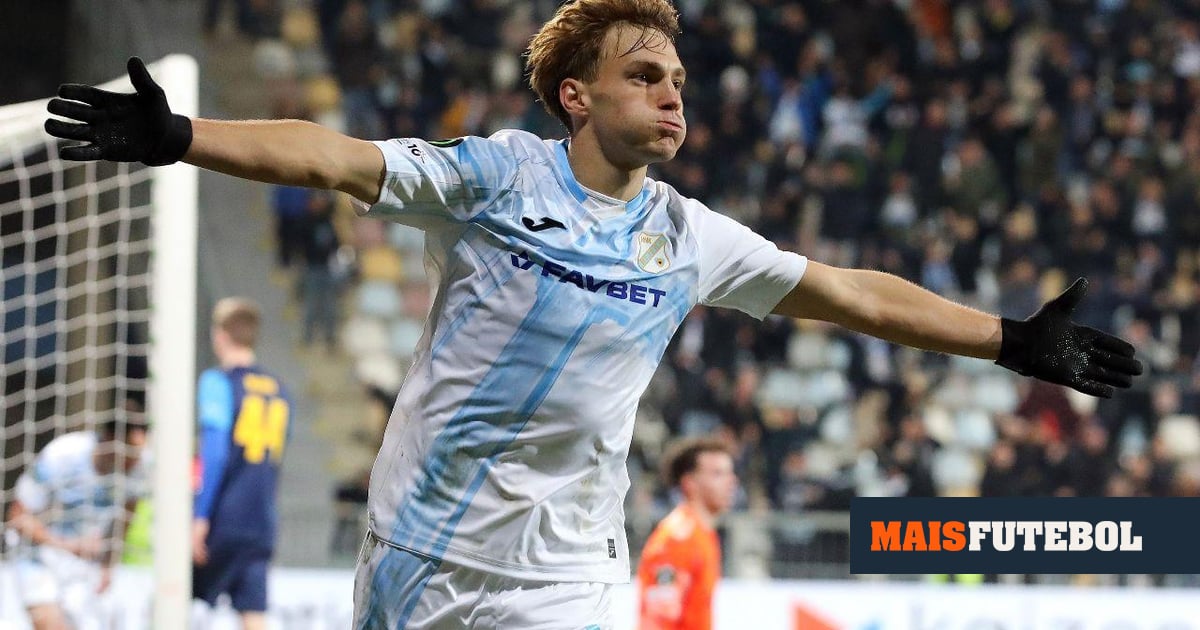 Avançado croata esteve perto do Benfica: «Pediram para esperar por um jogo»