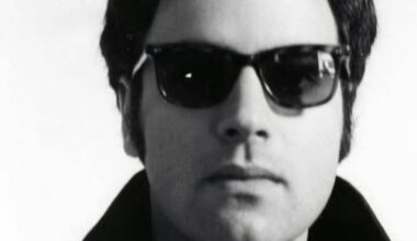 Morre Amos Poe, que filmou a cena punk, aos 76 anos - 26/12/2025 - Ilustrada