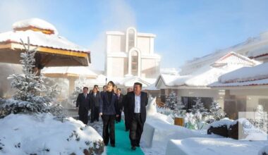 Kim Jong Un aparece cada vez mais ao lado da filha Kim Ju-ae: há quem diga que está a preparar a sua sucessora