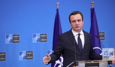 O mais jovem país da Europa volta às urnas na esperança de romper anos de instabilidade e impasse político