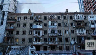 Ataque russo faz dois mortos e mais de 20 feridos em Kiev. Um terço da capital ucraniana está sem energia