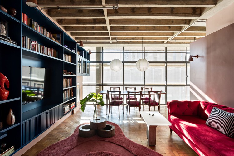 A beleza de 9 apartamentos em edifícios projetados por Oscar Niemeyer - Imagem 5 de 10