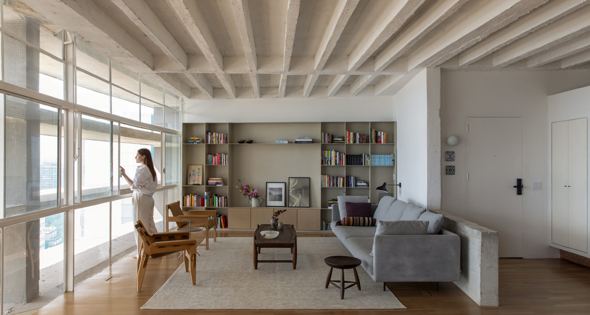 A beleza de 9 apartamentos em edifícios projetados por Oscar Niemeyer