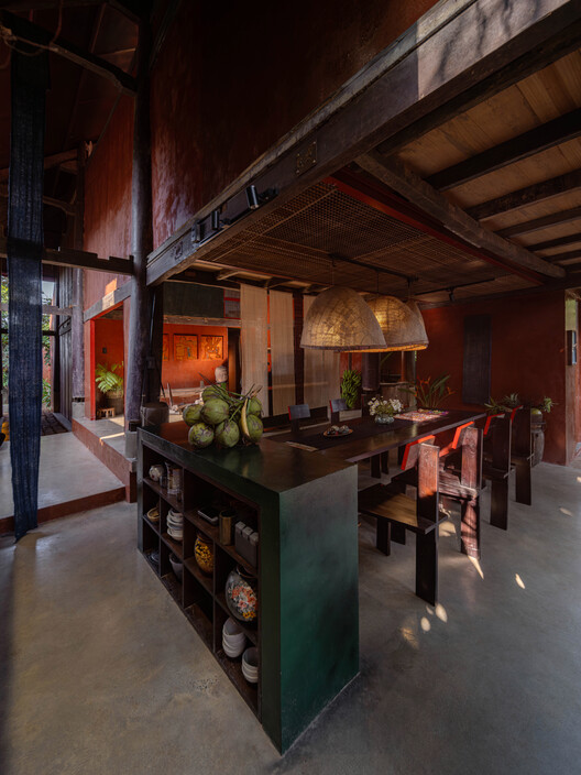 Residência MÔ He’ritage / MÔ he studio - Fotografia de Interiores, Madeira, Iluminação, Mesa, Viga, Cadeira