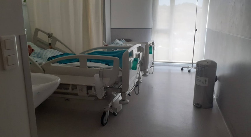 Acima de um milhar. Governo diz querer resposta para os casos sociais nos hospitais