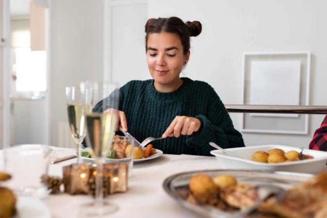 Com equilíbrio, aproveitar as tradições e sabores das ceias de fim de ano sem culpa é possível (Imagem: Daniel Hoz