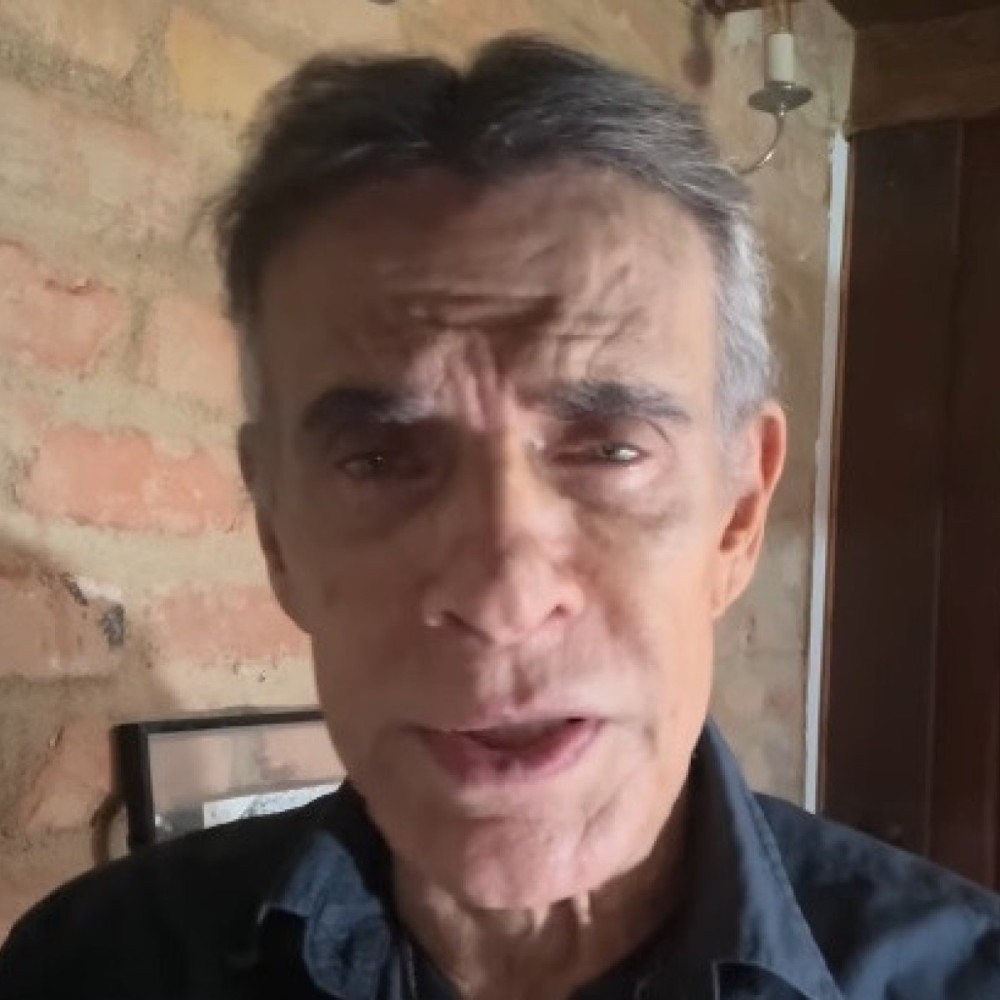 Ator pede pix a fãs e diz que está com dificuldade para comprar comida