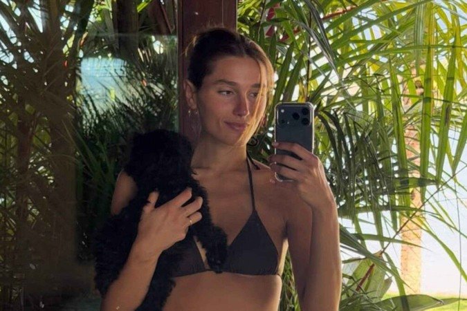 As imagens foram feitas durante um momento de descanso ao lado do marido, João Lucas, também de 26 anos, da mãe, Xuxa, e do padrasto, Junno Andrade, ambos com 62 - (crédito: Reprodução/Instagram) As imagens foram feitas durante um momento de descanso ao lado do marido, João Lucas, também de 26 anos, da mãe, Xuxa, e do padrasto, Junno Andrade, ambos com 62 - (crédito: Reprodução/Instagram)