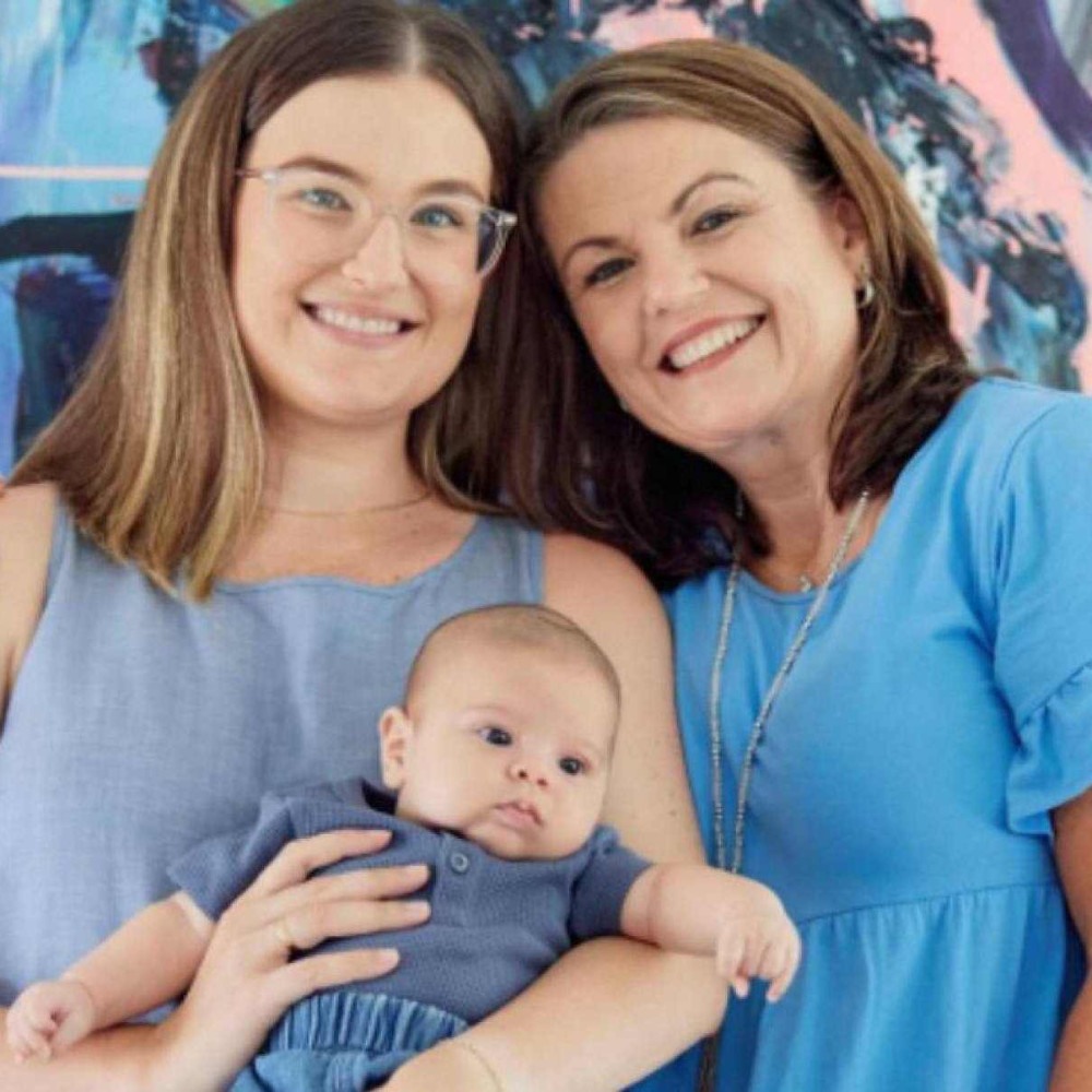 Filha recebe útero da mãe e gera bebê no órgão que a gestou