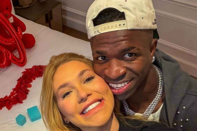 Através dos Stories do Instagram, a influenciadora digital recriou o hábito que aprendeu com o jogador de futebol em sua mansão em Goiânia, no Goiás, onde mora com os filhos, Maria Alice, de 4 anos, Maria Flor, de 3, e José Leonardo, de 1 -  (crédito: Observatorio dos Famosos)