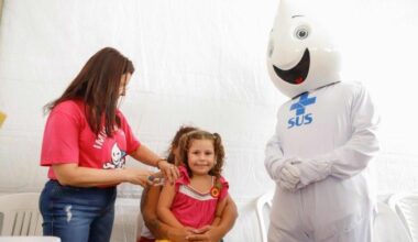 Secretaria de Saúde do Distrito Federal (SES-DF) orienta que pais, responsáveis e adolescentes mantenham o esquema vacinal em dia. -  (crédito: Jhonatan Cantarelle/Agência Saúde DF)
