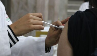 Agência associa ao menos 10 mortes infantis a vacinas da Covid-19