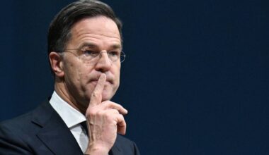 Chefe da NATO exclui adesão da Ucrânia apesar de novo apelo de Zelensky