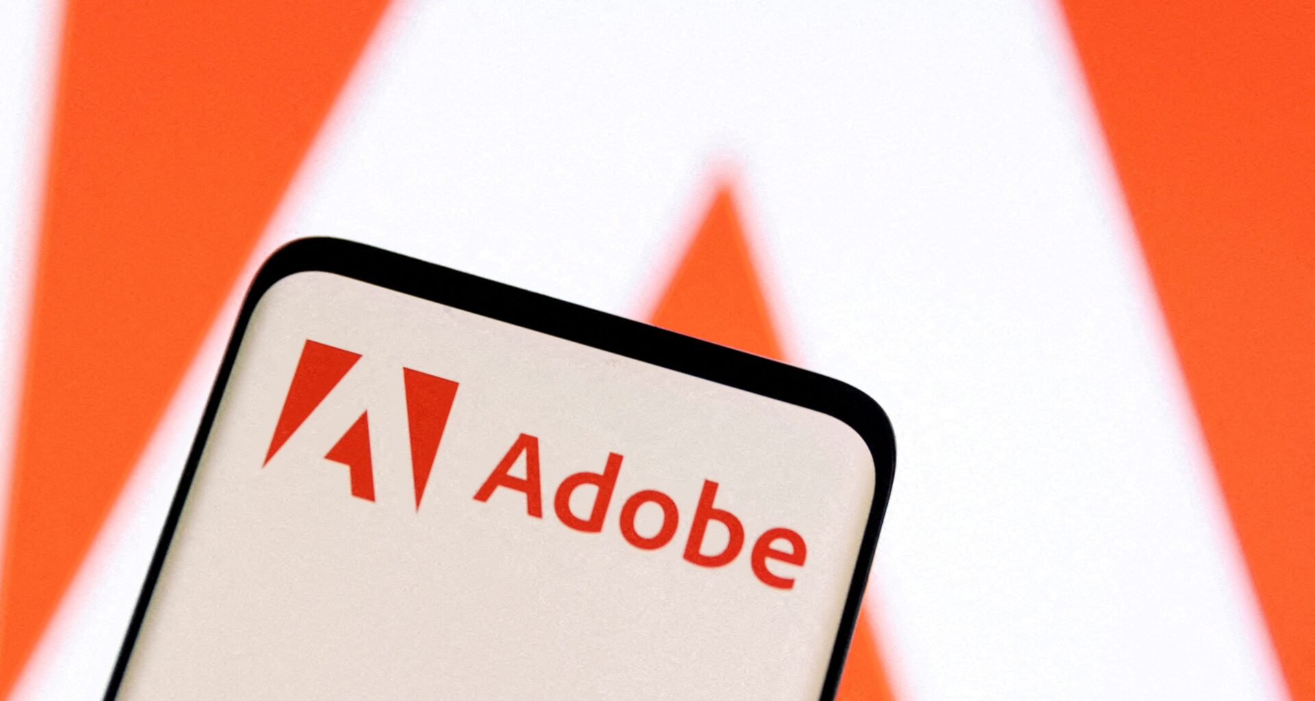 Adobe é processada por uso indevido de conteúdo protegido em treinamento de IA