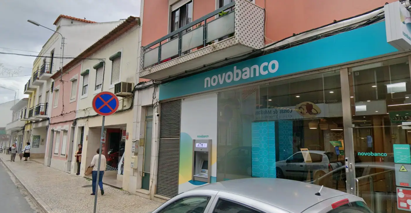 O MIRANTE | Assalta banco em Almeirim e foge de trotinete