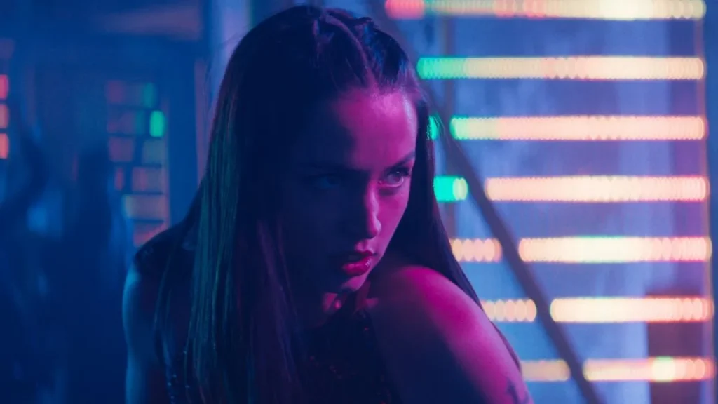 Ana de Armas lutando em Bailarina