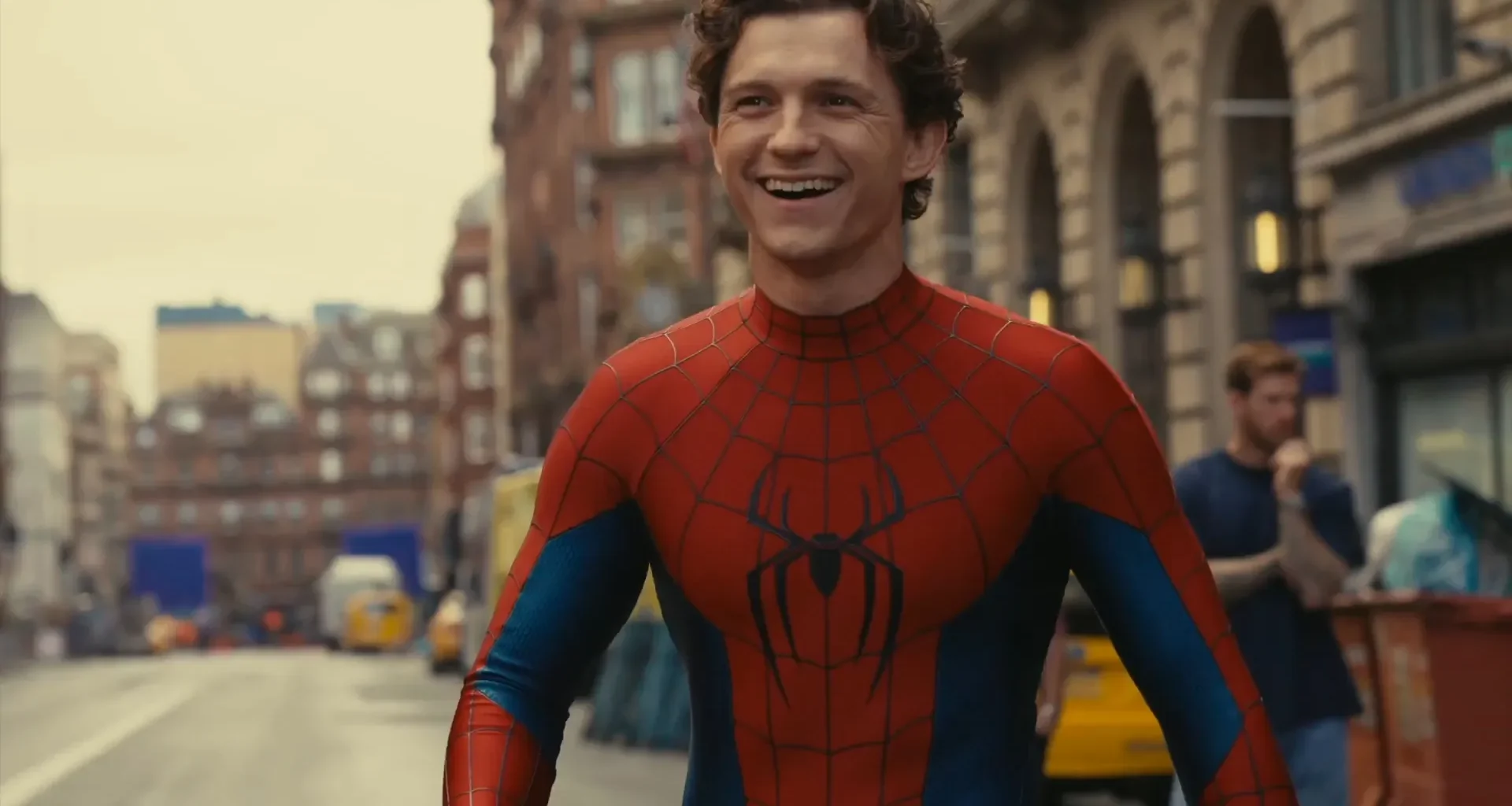 Homem-Aranha: Um Novo Dia | Equipe recebe presentes com fim das filmagens se aproximando