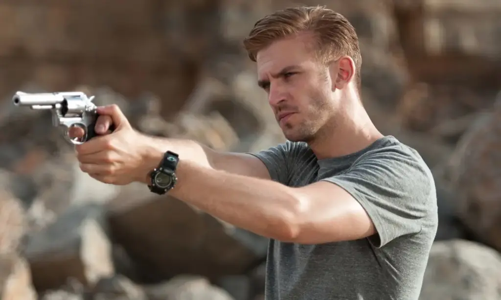 Dan Stevens em O Hóspede