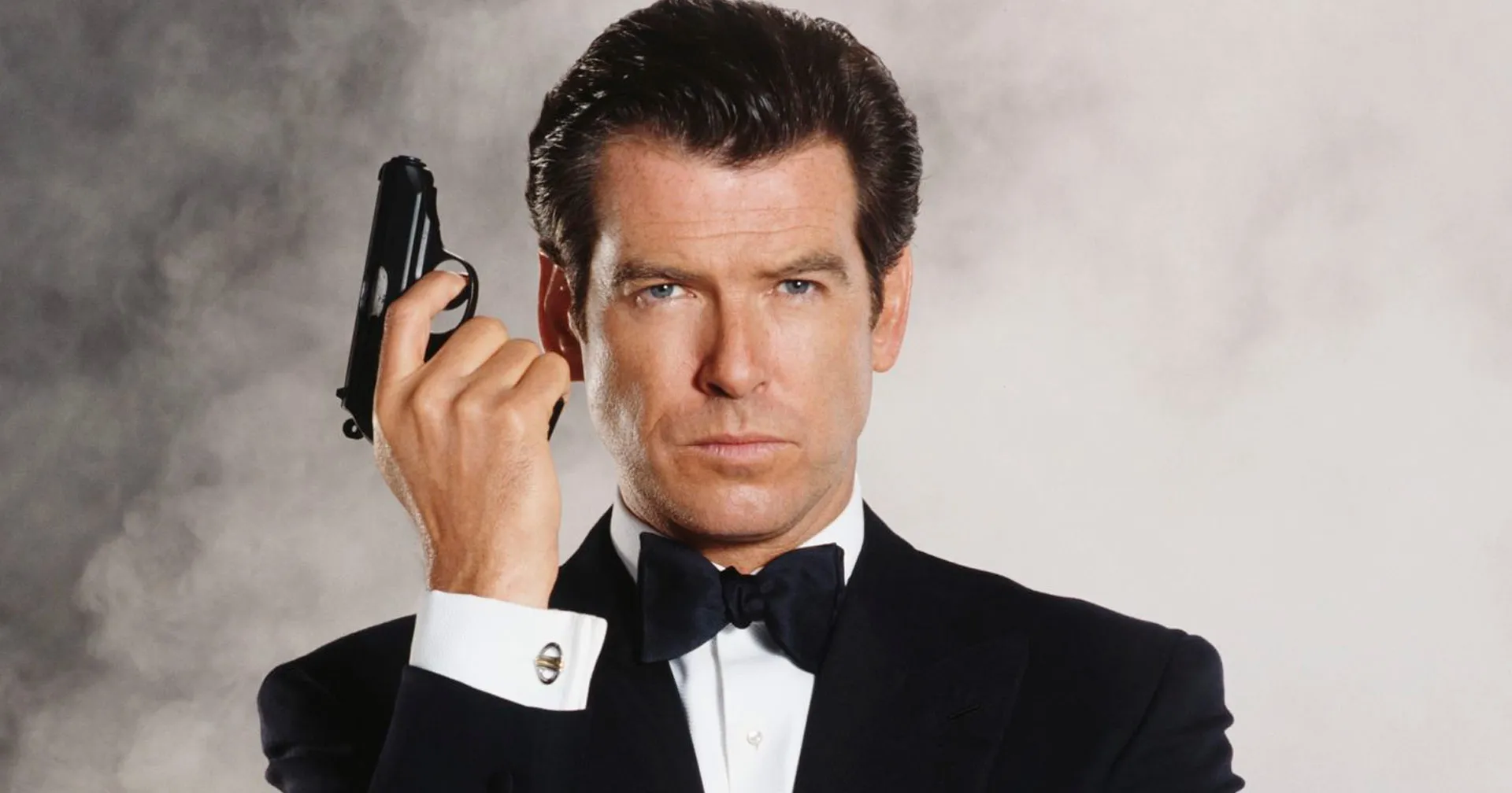 Pierce Brosnan perde a paciência com perguntas sobre 007: "Não dou a mínima"