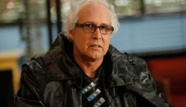 Chevy Chase revela experiência de quase morte e "apagão" de memória sobre polêmicas antigas