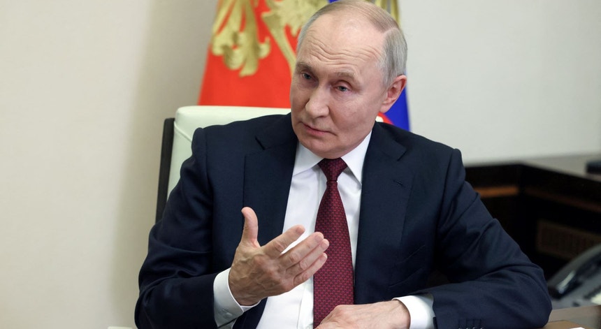 Ministros sírios discutem cooperação militar com Putin em Moscovo