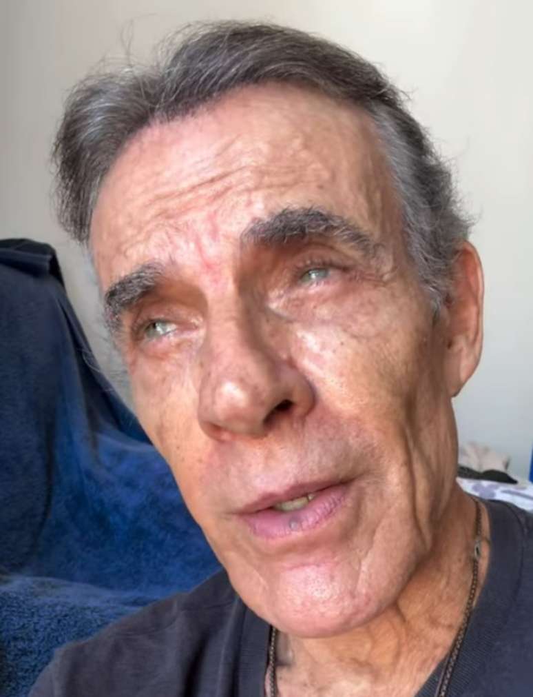 Mário Gomes em frame de vídeo em que pede doações após dificuldades financeiras.