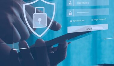 Imagem mostra uma mão segurando um smartphone com tela exibindo uma interface de login. Na tela, há campos para “Username” e “Password”, botão “LOGIN”, opção “Remember Me” e link “Forgot Password?”. Acima, ícone de cadeado dentro de um escudo, representando segurança digital.