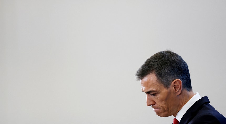 Direita espanhola ganha na Extremadura, extrema-direita duplica e PSOE tem derrota histórica