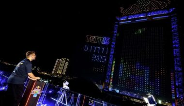 2.800 drones RGB transformados no maior jogo de Tetris do mundo – a final mundial do Red Bull Tetris ilumina o céu noturno de Dubai
| cinetotal.com.br