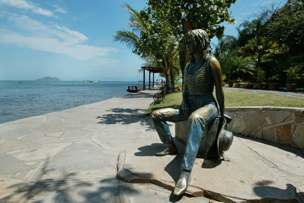 Estátua de Brigitte Bardot em Búzios — Foto: Letícia Pontual