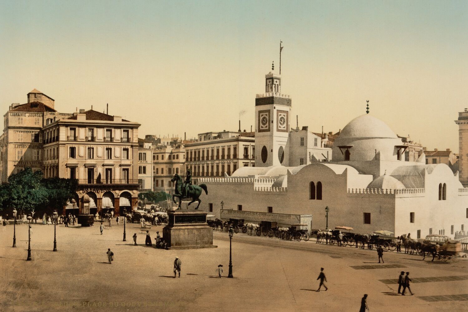 Argélia aprova lei que criminaliza colonização francesa