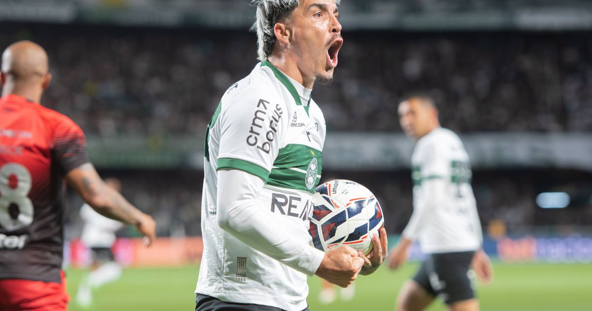 Português faz história e é eleito jogador do ano da Série B