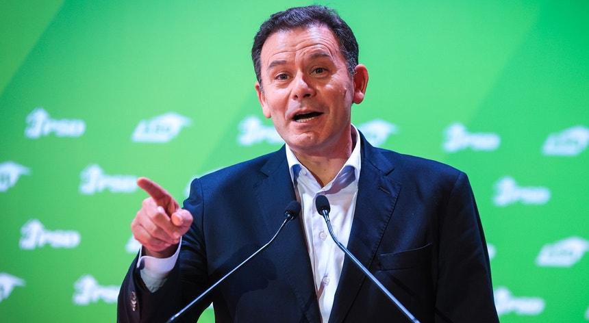 Montenegro aumenta objetivos e fala de salário mínimo nos 1.600 e médio nos três mil euros