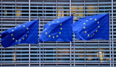 Bruxelas vai pedir "mais detalhes" a Portugal sobre suspensão do controlo de fronteiras no aeroporto de Lisboa