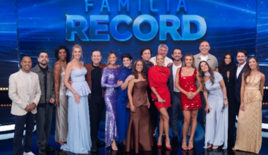 Vitrola, joia e sela personalizada: veja todos os presentes trocados pelo elenco no Família Record - R7