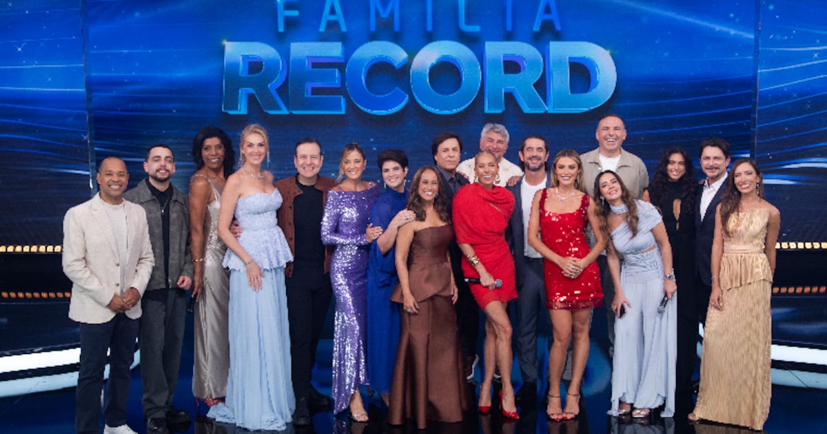Vitrola, joia e sela personalizada: veja todos os presentes trocados pelo elenco no Família Record - R7