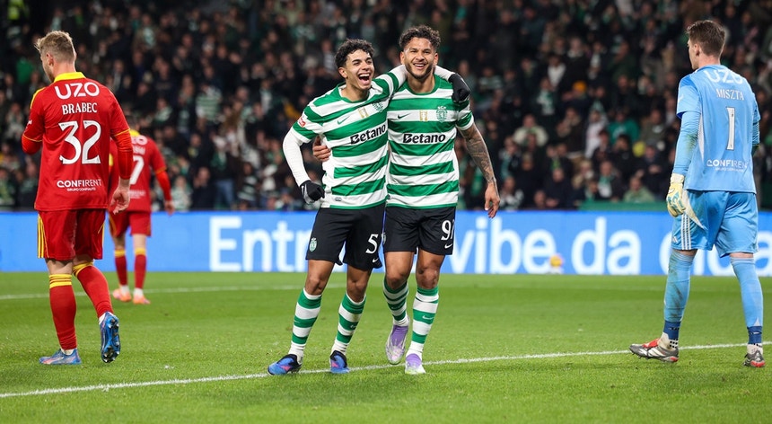 Hat-trick de Suárez na goleada ao Rio Ave