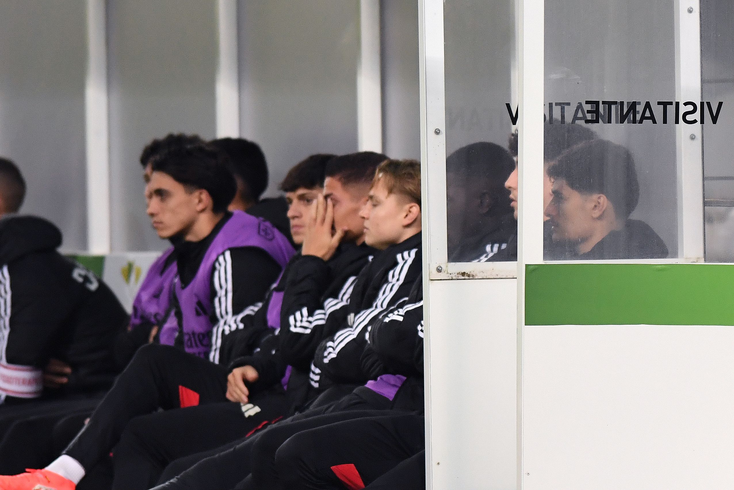 António Silva no banco de suplentes do Benfica - Foto: Rogério Ferreira / Kapta+