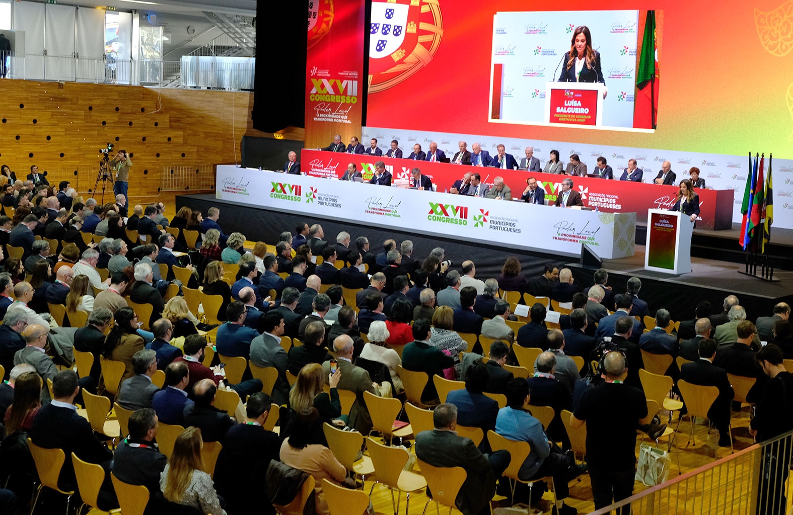 'apagão' na iluminação de natal em viana que até carlos moedas queria ver